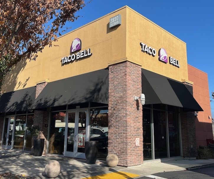 Retail leasing with lots of parking in a major shopping center just off freeway 580 in Dublin, California